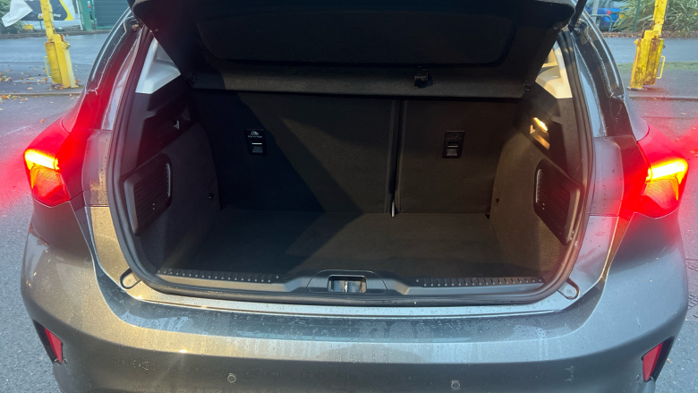 Ford Focus 1.0 EcoBoost Hybrid mHEV 125 Titanium Edition 5dr Petrol Hatchback